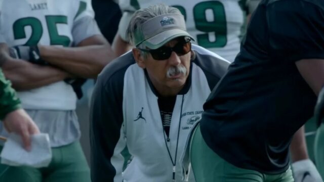 Treinador John Beam, estrela de 'Last Chance U' da Netflix, baleado no Laney College
