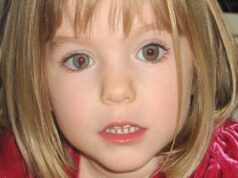 Tribunal toma decisão bombástica no caso do principal suspeito de Madeleine McCann O advogado Friedrich Fuelscher sai de uma prisão alemã em um carro preto que transportava Christian B., suspeito do desaparecimento da criança britânica Madeleine McCann em 2007, que está sentado no banco de trás atrás de vidros escuros (AP)