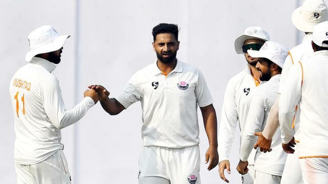 Troféu Ranji 2025-26: Auqib Nabi fifer dá vantagem a Jammu e Caxemira sobre Delhi no dia 1
