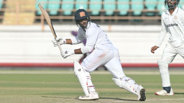 Troféu Ranji 2025-26: Os corajosos 80 de Agarwal ancoram Karnataka enquanto Saxena estrela por Maharashtra no dia da abertura
