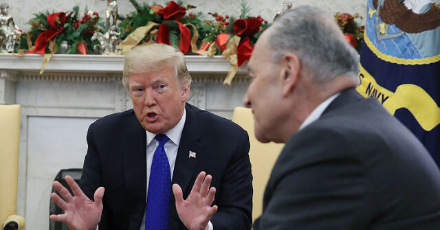 Trump: 'NÃO quero que os americanos passem fome' - busca Trump: 'NÃO quero que os americanos passem fome' - busca uma maneira de pagar o SNAP e distribui o número de Schumer