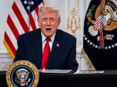 Trump afirma que redesenhou pessoalmente novos navios da Guarda Costeira President Trump participates in a call with U.S. service members from Mar-a-Lago on Thanksgiving, 2025.(Photo by Pete Marovich/Getty Images)