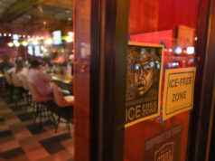 Trump ainda não está satisfeito com a crueldade dos ataques do ICE O governador JB Pritzker fala à mídia em uma entrevista coletiva em Chicago, segunda-feira, 6 de outubro de 2025. (AP Photo/Nam Y. Huh)