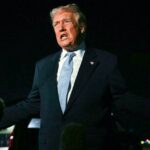 FOTO DO ARQUIVO: A representante dos EUA Marjorie Taylor Greene fala durante uma coletiva de imprensa para discutir o projeto de lei de transparência dos arquivos de Epstein, direcionando a divulgação dos arquivos restantes relacionados às investigações sobre Jeffrey Epstein e Ghislaine Maxwell, no Capitólio em Washington, DC, EUA, 3 de setembro de 2025. REUTERS/Jonathan Ernst/Foto de arquivo