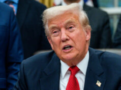 Trump assina projeto de lei para reabrir o governo após 43 dias de paralisação dos democratas Trump assina projeto de lei para reabrir o governo após 43 dias de paralisação dos democratas