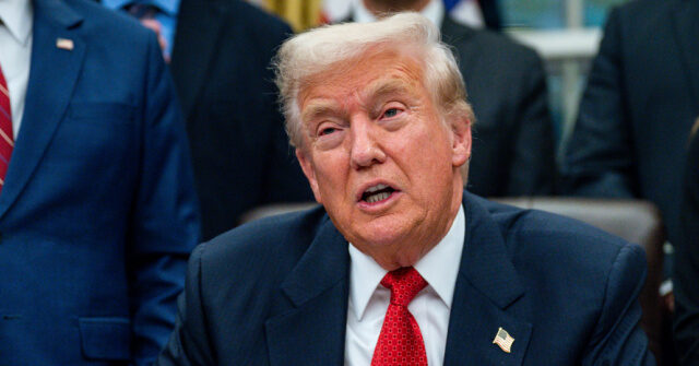 Trump assina projeto de lei para reabrir o governo após Trump assina projeto de lei para reabrir o governo após 43 dias de paralisação dos democratas