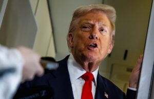 Trump comemora saída do diretor geral da BBC e CEO de notícias: ‘Estas são pessoas muito desonestas’ Trump comemora saída do diretor geral da BBC e CEO de notícias: 'Estas são pessoas muito desonestas'