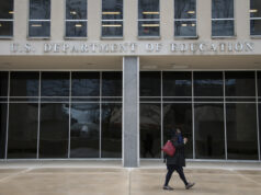 Trump cumpre promessa de destruir o Departamento de Educação A secretária de Educação, Linda McMahon, testemunha perante uma audiência orçamentária do subcomitê do Comitê de Dotações da Câmara no Departamento de Educação dos EUA no Capitólio, quarta-feira, 21 de maio de 2025, em Washington. (Foto AP/Rod Lamkey, Jr.)