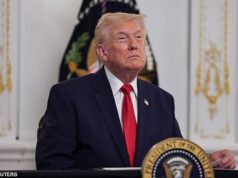 Trump declara que o espaço aéreo acima da Venezuela está ‘fechado’ enquanto intensifica ataques letais Navios de guerra, aeronaves e pessoal militar assumiram posições nos últimos meses, aumentando o temor de que Trump esteja se preparando para uma ação militar