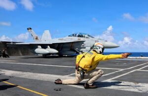 Trump diz que EUA em breve acabarão com o tráfico de drogas venezuelano ‘por terra’ Trump diz que EUA em breve acabarão com o tráfico de drogas venezuelano ‘por terra’