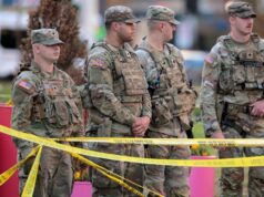 Trump diz que atirador de ‘animais’ de dois guardas nacionais ‘pagará um preço muito alto’ WASHINGTON, DC - 26 DE NOVEMBRO: Soldados da Guarda Nacional respondem a um tiroteio perto da Casa Branca em 26 de novembro de 2025 em Washington, DC. Pelo menos dois guardas nacionais foram baleados a quarteirões da Casa Branca. Segundo relatos, um suspeito está detido em um hospital local. (Foto de Chip Somodevilla/Getty Images)