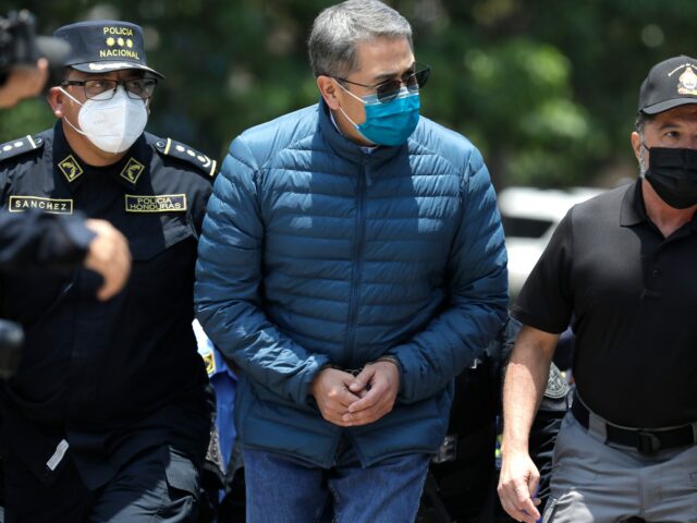 Trump diz que perdoará ex-líder de Honduras antes da votação presidencial
