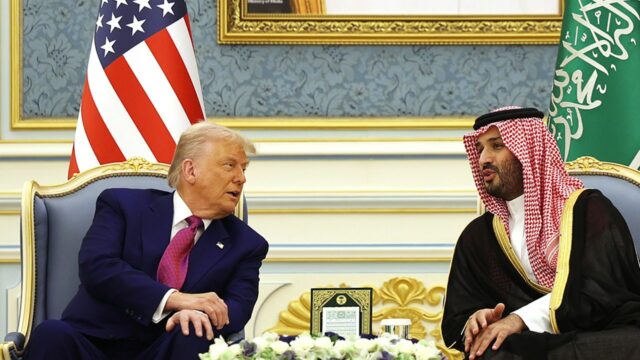 Trump e o príncipe herdeiro saudita Mohammed bin Salman se Trump e o príncipe herdeiro saudita Mohammed bin Salman se reunirão na Casa Branca em meio a mudanças diplomáticas na região