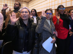 Trump não pode fingir que a sua guerra visa apenas imigrantes “ilegais” Desenho animado de David Horsey