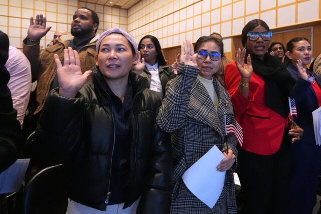 Trump não pode fingir que a sua guerra visa apenas Desenho animado de David Horsey