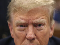 Trump pede ao Supremo Tribunal que faça desaparecer o veredicto de abuso sexual E. Jean Carroll chega ao tribunal federal de Manhattan, quinta-feira, 25 de janeiro de 2024, em Nova York. O ex-presidente Donald Trump pode retornar ao tribunal de Nova York na quinta-feira para se defender de um processo que pede mais de US$ 10 milhões por coisas que ele disse sobre Carroll depois que ela o acusou de agressão sexual. (Foto AP/Ted Shaffrey)