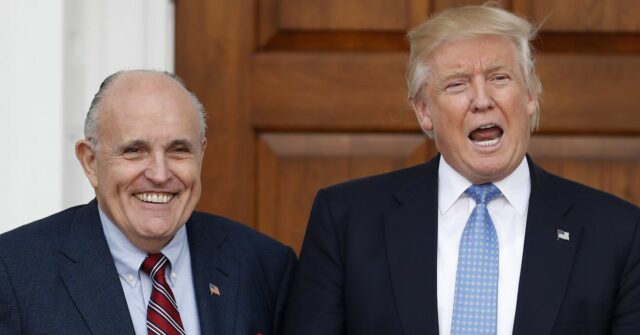 Trump perdoa Rudy Giuliani e outros envolvidos nos esforços para anular as eleições de 2020
