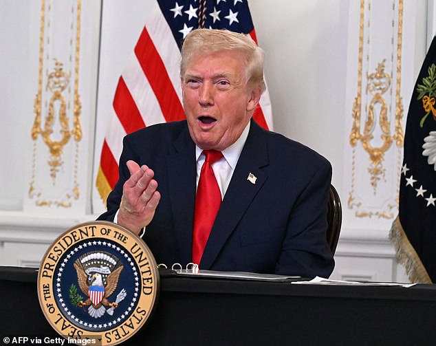 Trump perdoará o ex-presidente hondurenho por tráfico de drogas, dizendo O presidente Donald Trump disse que perdoará o ex-presidente hondurenho Juan Orlando Hernandez na sexta-feira