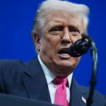 Trump aperta a mão de Mohammed bin Salman