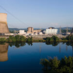O secretário de Energia, Chris Wright, ouve durante uma audiência do Comitê de Energia e Recursos Naturais do Senado no Capitólio, quarta-feira, 18 de junho de 2025, em Washington. (Foto AP/Mark Schiefelbein)