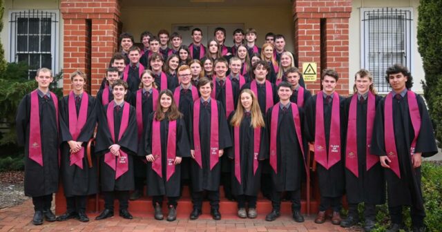 Turma de 2.025 formandos homenageados na celebração anual da faculdade Turma de 2.025 formandos homenageados na celebração anual da faculdade de agricultura