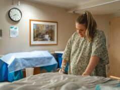 Tylenol durante a gravidez: nenhuma evidência forte liga o uso ao autismo ou ao risco de TDAH gravidez