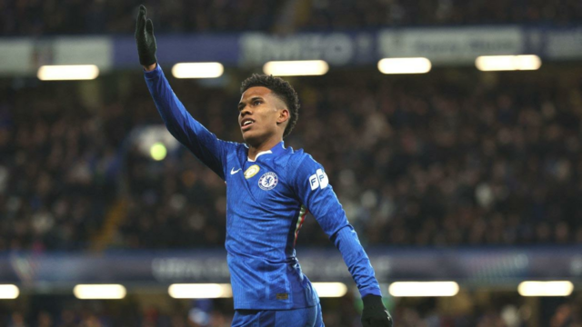 UEFA Champions League: Estevão brilha enquanto o Chelsea esmaga o Barcelona de 10 jogadores
