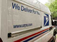 USPS planeja novos aumentos de preços após perda de US$ 9 bilhões USPS planeja novos aumentos de preços após perda de US$ 9 bilhões