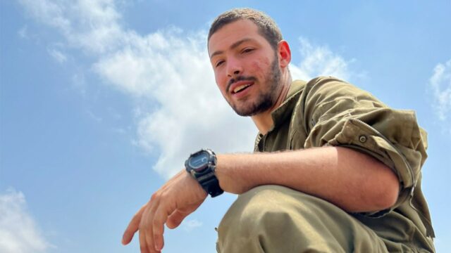 Último cidadão dos EUA detido pelo Hamas finalmente voltou para casa após 15 meses de cativeiro
