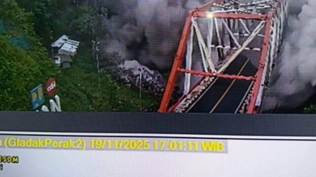Um casal de Kediri caiu devido à erupção do Monte Um casal de Kediri caiu devido à erupção do Monte Semeru, sofreu queimaduras e foi encaminhado ao hospital