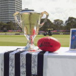 Ben Austin, de 17 anos, morreu depois de ser atingido na cabeça e no pescoço por uma bola de críquete durante um treino na noite de terça-feira.