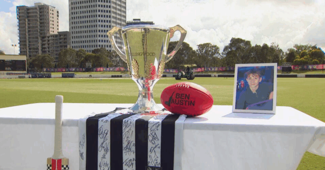 'Um coração de ouro': jovem jogador de críquete se despediu Ben Austin, de 17 anos, morreu depois de ser atingido na cabeça e no pescoço por uma bola de críquete durante um treino na noite de terça-feira.
