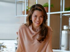 Um ex-médico lançou Robyn, uma empática companheira de IA Captura de tela mostrando a tela inicial da Robyn, onde você pode digitar e iniciar o bate-papo com o chatbot AI.