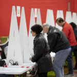 O presidente eleito Donald Trump fala durante uma entrevista coletiva em Mar-a-Lago, terça-feira, 7 de janeiro de 2024, em Palm Beach, Flórida. (AP Photo/Evan Vucci)
