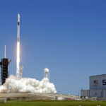 ARQUIVO - O CEO da Tesla e da SpaceX, Elon Musk, participa da primeira sessão plenária do AI Safety Summit em Bletchley Park, na quarta-feira, 1º de novembro de 2023, em Bletchley, Inglaterra. (Leon Neal/Foto da piscina via AP, arquivo)