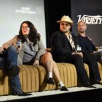 Uma noite na sala dos roteiristas: escritores de drama misturam o processo de escrita, o tempo gasto na sala e o esboço ou não do esboço