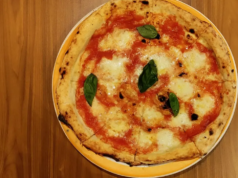 Uma pizzaria indiana foi oficialmente certificada por autênticas pizzas napolitanas Uma pizzaria indiana foi oficialmente certificada por autênticas pizzas napolitanas