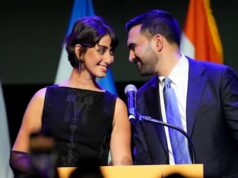 Uma ‘princesa Diana dos dias modernos’: conheça a nova primeira-dama de Nova York Diz-se que Rama trabalhou na atraente iconografia e fonte da campanha que apresenta cores inspiradas nos Metrocards de Nova York, no Mets e nas famosas placas de estilo retrô usadas pelas bodegas da cidade.