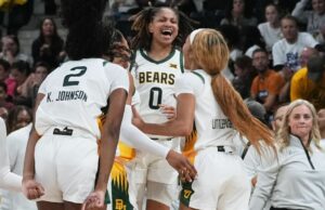 Uma surpresa entre os 10 primeiros, 27 pontos de Blakes e UConn disponíveis: o basquete universitário feminino está de volta! Uma surpresa entre os 10 primeiros, 27 pontos de Blakes e UConn disponíveis: o basquete universitário feminino está de volta!