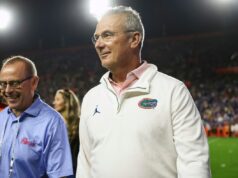 Urban Meyer recruta treinador principal ‘em ascensão’ para a Flórida: relatório Tulane head coach Jon Sumrall