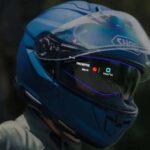 Usando este capacete, você não precisa mais se preocupar em instalar seu smartphone no guidão