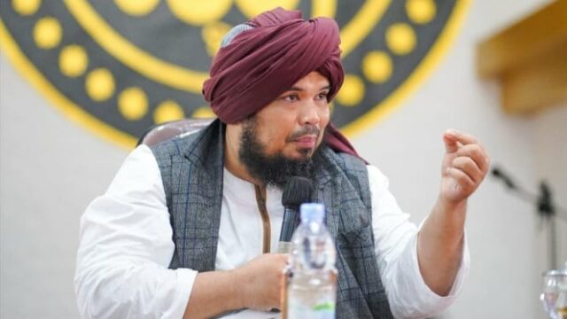 Ustaz Derry Sulaiman não tem certeza se Inara Rusli é Ustaz Derry Sulaiman não tem certeza se Inara Rusli é o ator, muitas pessoas o chamam de casamenteiro de Insanul Fahmi