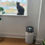 Abertura de fluxo de ar na parte superior do purificador de ar Dyson HushJet