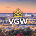 VGW encerra o sorteio do Tennessee enquanto o estado intensifica o escrutínio das operadoras. Logotipo VGW sobre a paisagem urbana desfocada do horizonte da cidade de Chattanooga, Tennessee, EUA, no centro da cidade, ao anoitecer