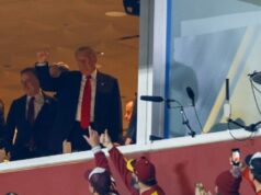 VÍDEO: Trump faz jogada a jogada e explica seu amor pelos esportes durante a transmissão da Fox NFL VÍDEO: Trump faz jogada a jogada e explica seu amor pelos esportes durante a transmissão da Fox NFL