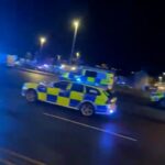 Várias pessoas esfaqueadas no trem: polícia armada prende duas