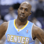 Chauncey Billups durante o jogo Washington Wizards x Denver Nuggets em 25 de janeiro de 2011. Vários réus em um caso de jogo ilegal da NBA estão discutindo acordos judiciais