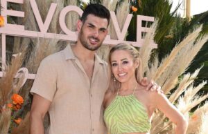 Vendendo o cronograma de relacionamento de Mary Fitzgerald e Romain Bonnet, da Sunset Vendendo o cronograma de relacionamento de Mary Fitzgerald e Romain Bonnet, da Sunset