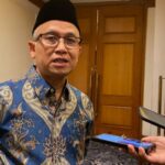 Vice-Ministro da Educação Básica garante melhoria das instalações escolares e recuperação dos alunos após a explosão no SMAN 72 Jacarta