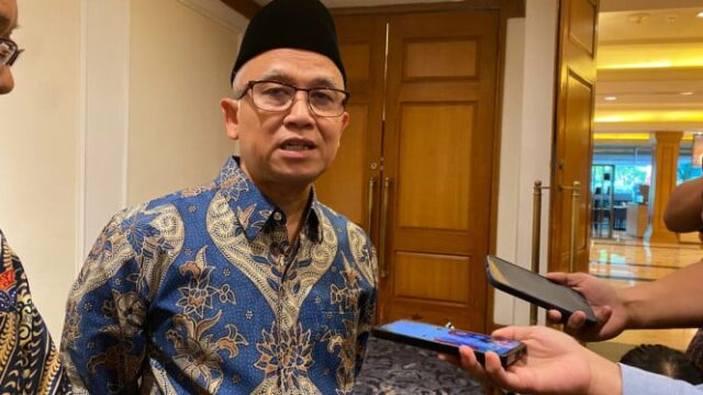 Vice-Ministro da Educação Básica garante melhoria das instalações escolares e Vice-Ministro da Educação Básica garante melhoria das instalações escolares e recuperação dos alunos após a explosão no SMAN 72 Jacarta